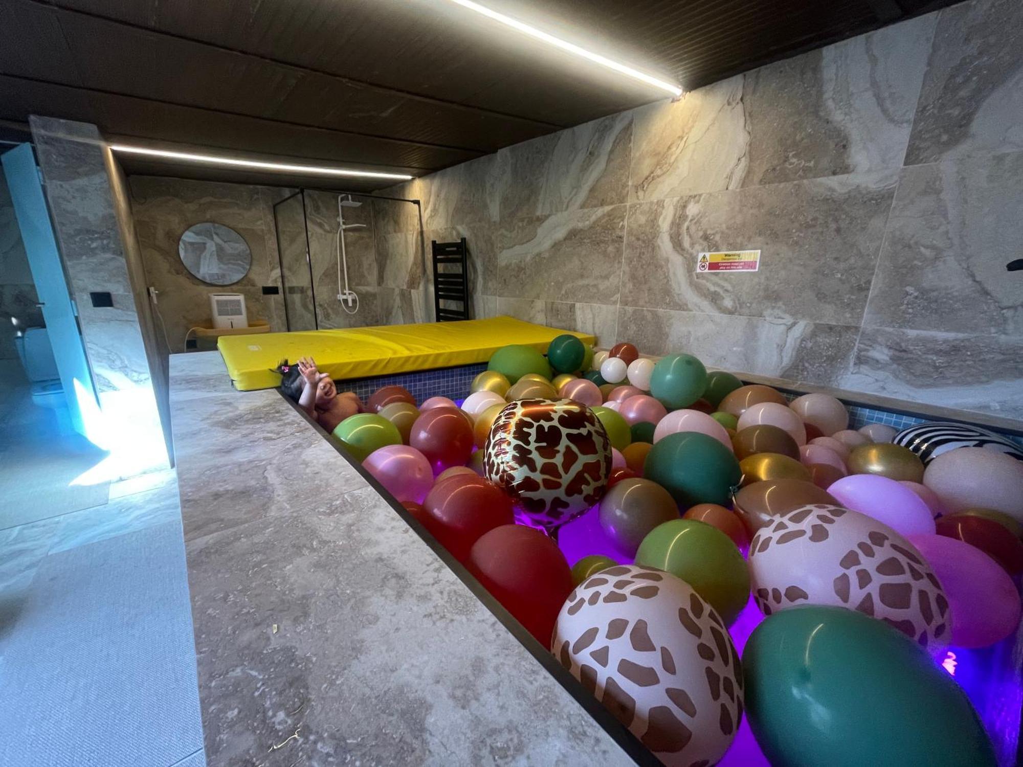 Hearts & Ponies Apartamentos Con Piscinas Privadas Cerca De La Warner Chinchón Екстериор снимка